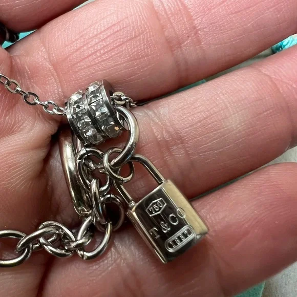 Tiffany & Co. Silver Bracelet with Lock Charm (box included) - Picture 4 of 8